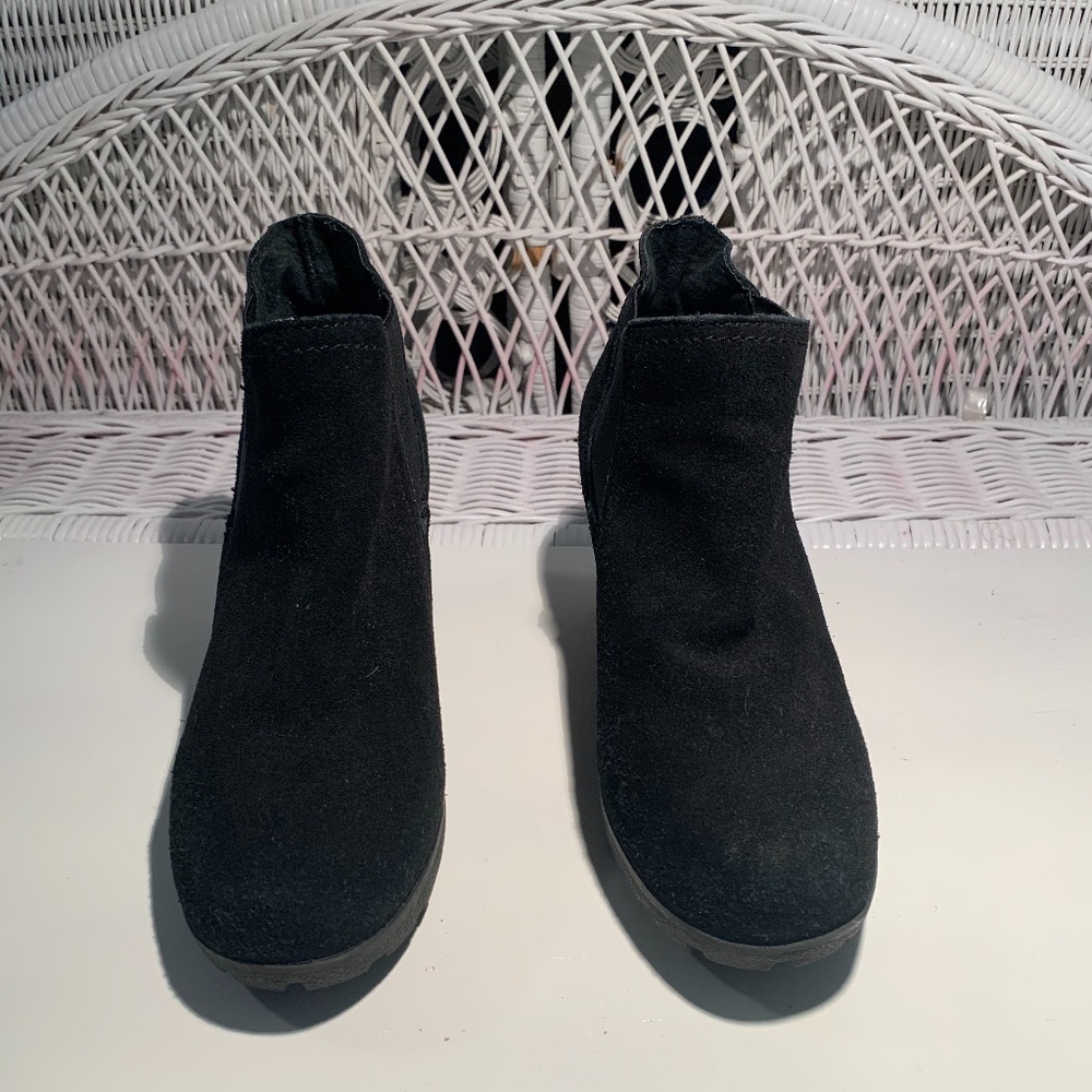 White Mountain Suede Leather Wedge Booties